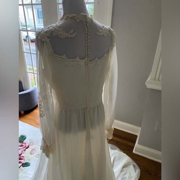 Alfred Angelo 1970 Wedding Gown designed by Edythe Vincent Bohemian Cottagecore - Picture 9 of 17